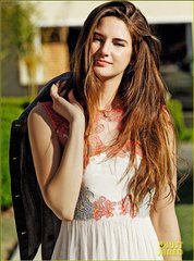 看楚女、纖腰一把。簫鼓喧，人影參差，滿路飄香麝。